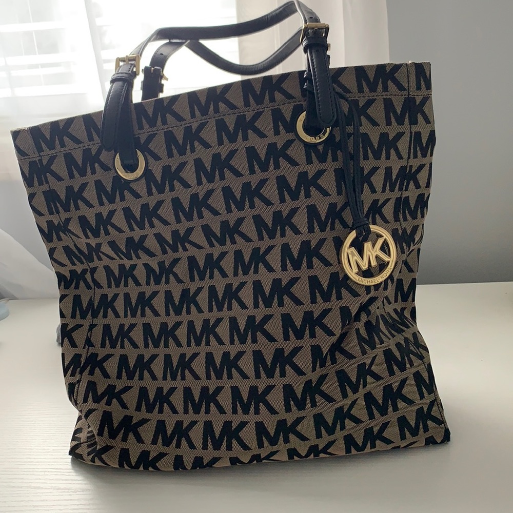 Michael kors tote purse